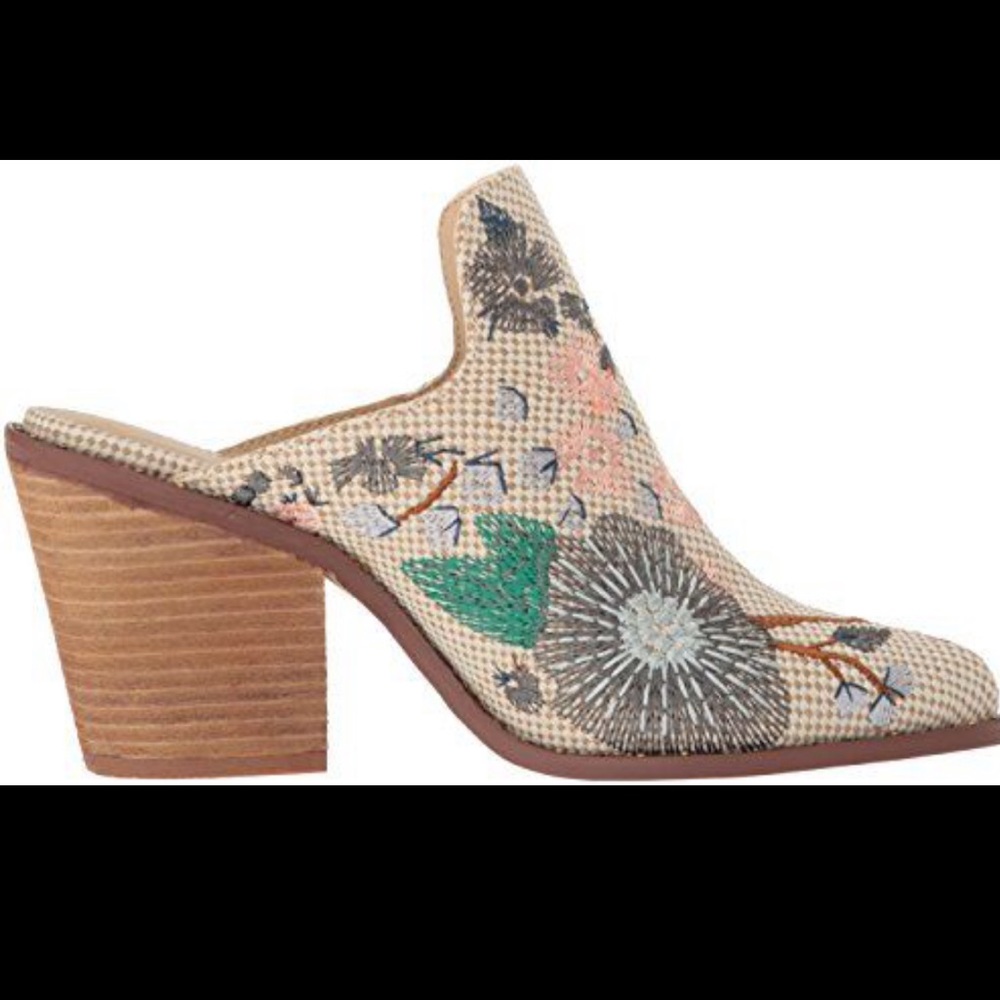 Chinese Laundry Springfield Mules (Natural Woven)